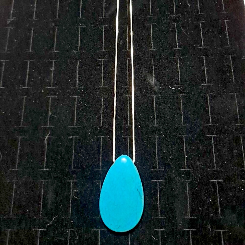 Turquois tear drop stone